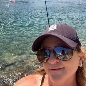 Meet your Posher, Nola